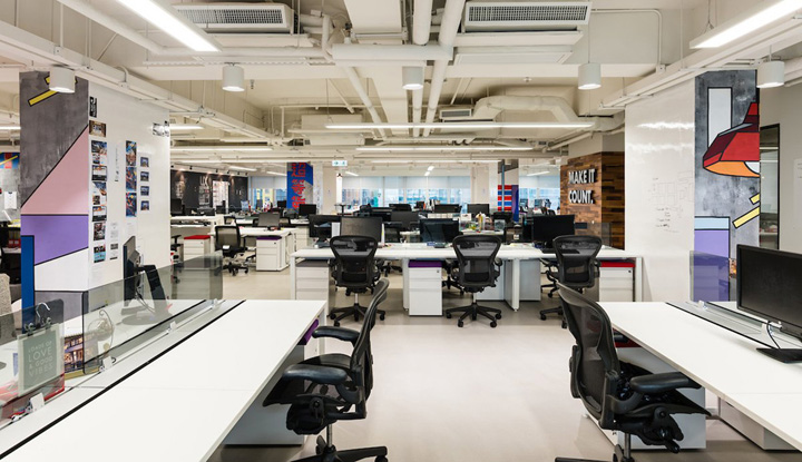 时尚、干练的上海办公室装修风格比较受欢迎