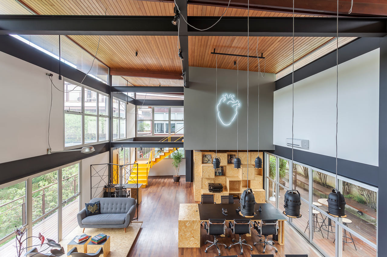 电影公司的玻璃办公室设计