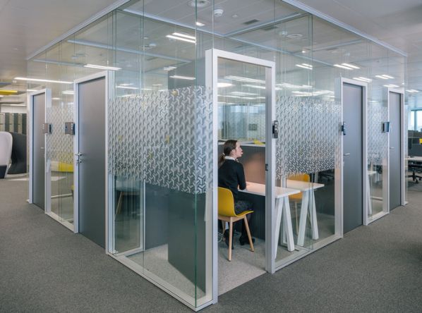 办公室装修中怎样选择门？