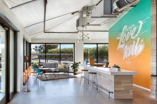 广告公司的新办公室装修特色